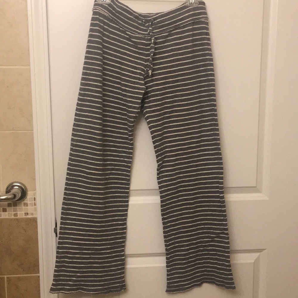 Cozy Nordstrom Lingerie Gray and White sweats